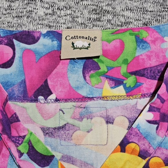 Cottonality Tie-Dye Frog & Heart Scrub Top | Fun Print | Estimated XL - Picture 2 of 8